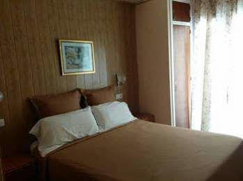 Hostal Creus Roses Extérieur photo